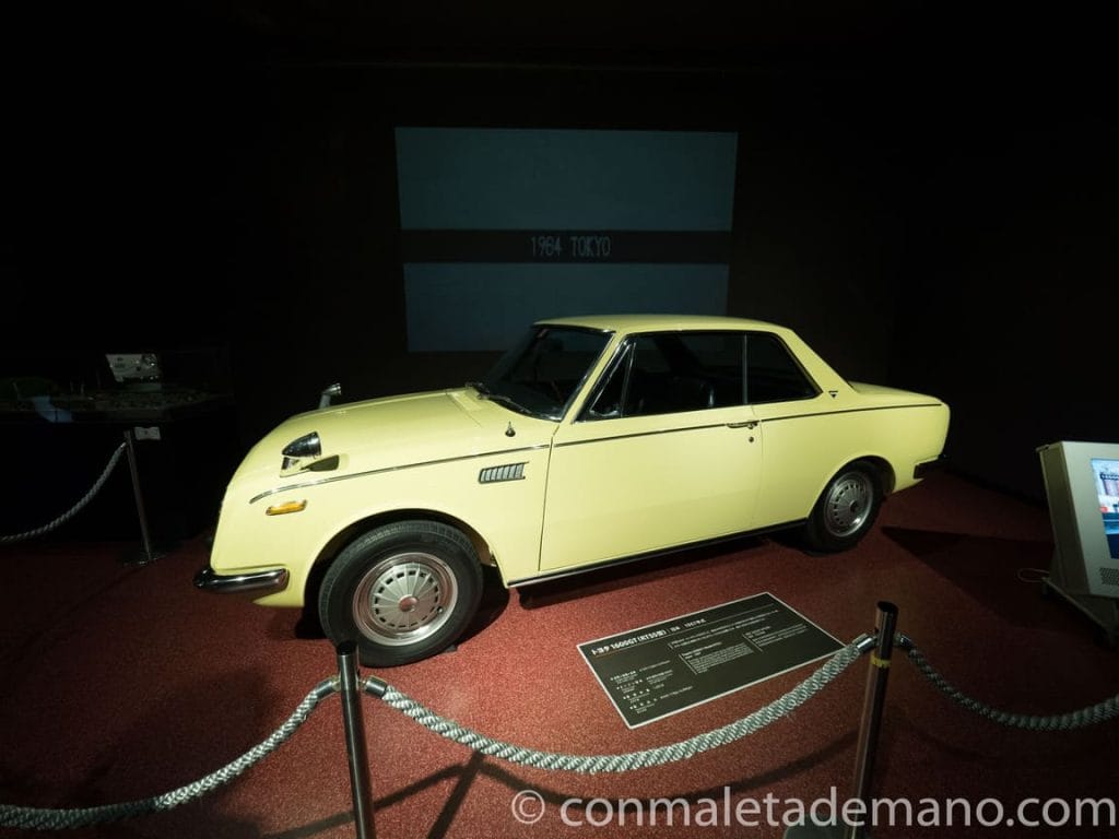 Toyota Mega Web, en Odaiba. Exposición de coches antiguos