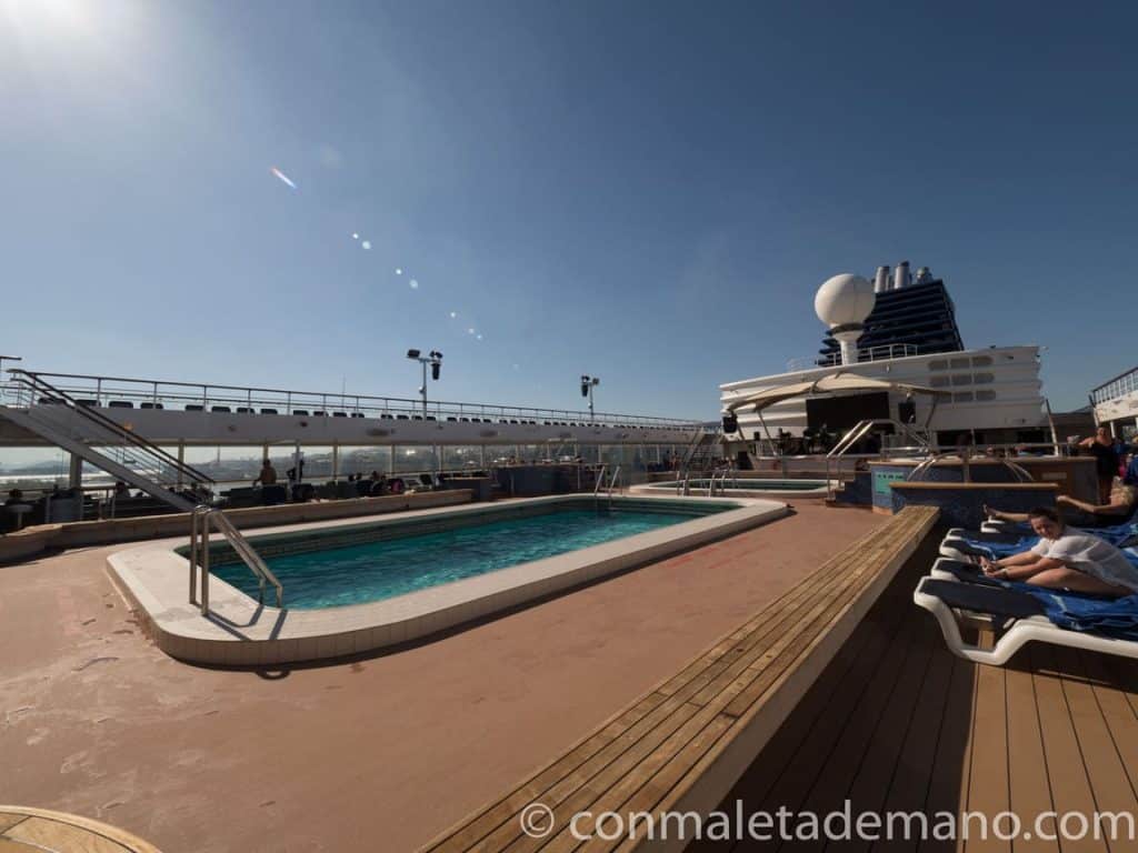 Zona de piscinas del Horizon