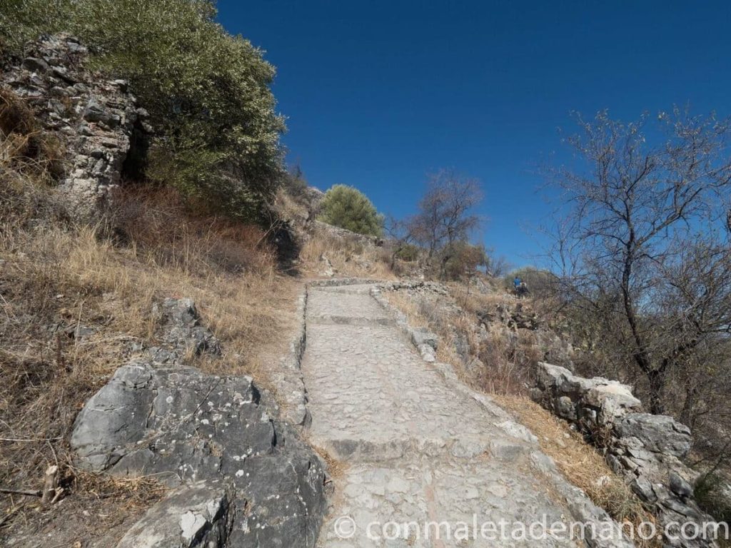 Camino al Castillo de Zahara de la Sierra