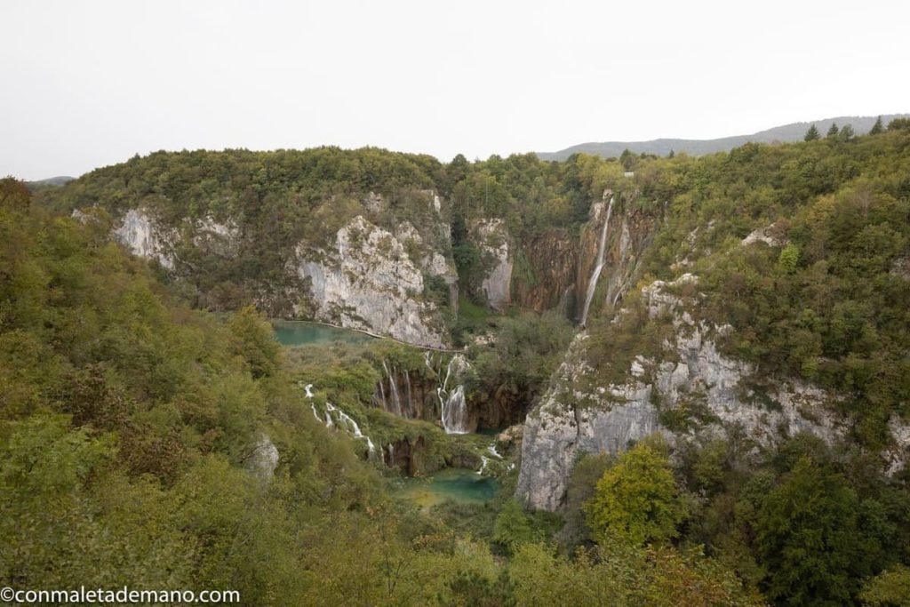 Lagos de Plitvice, una de las visitas que hicimos en nuestro roadtrip por Eslovenia, Croacia y Bosnia