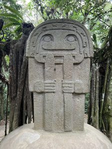 Estatua en el Parque Arqueológico San Agustín, en Colombia