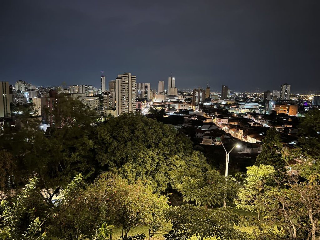 Vistas desde el Parque San Antonio, en Cali, Colombia